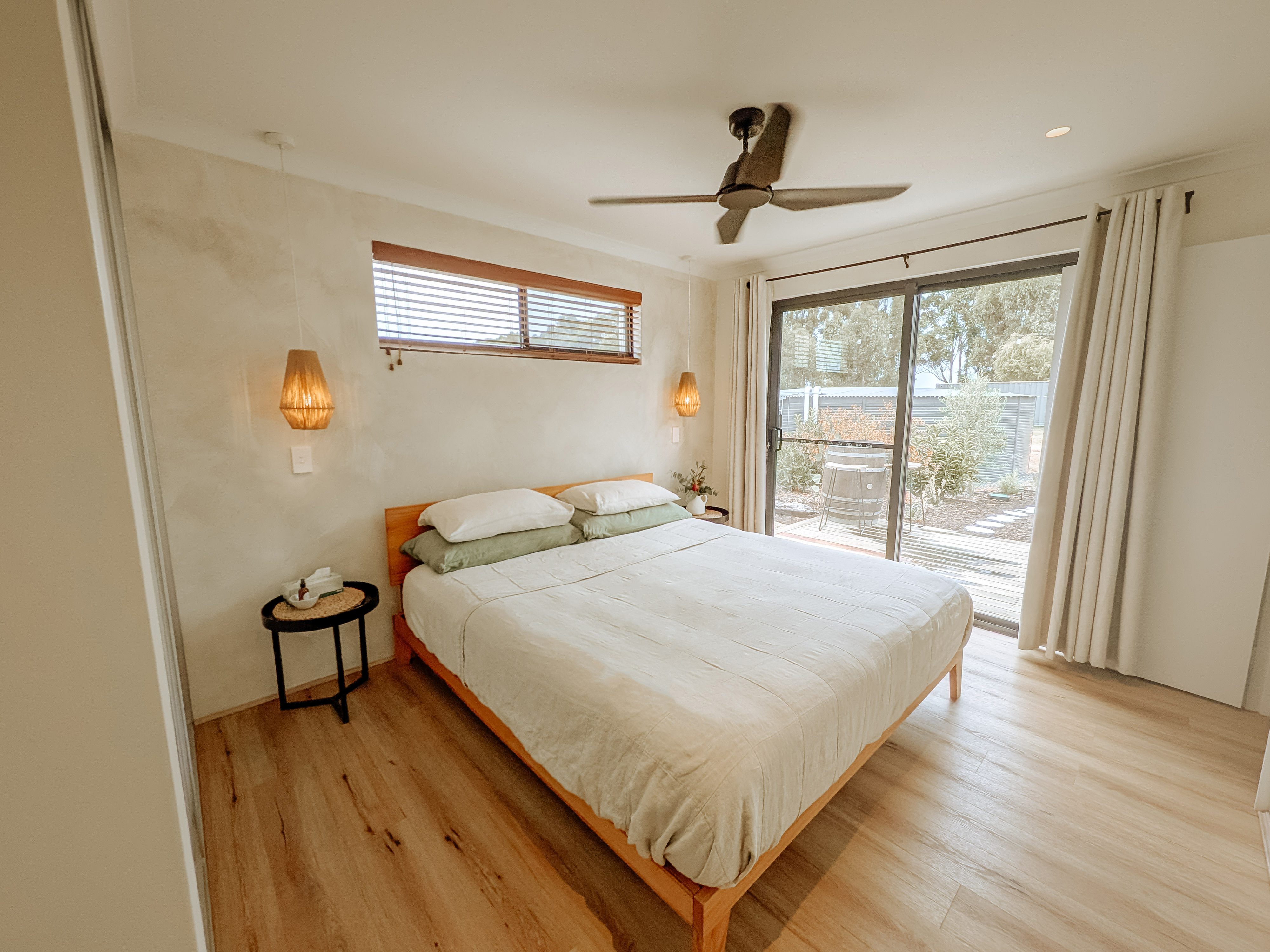 King bedroom at Vineside in Witchcliffe